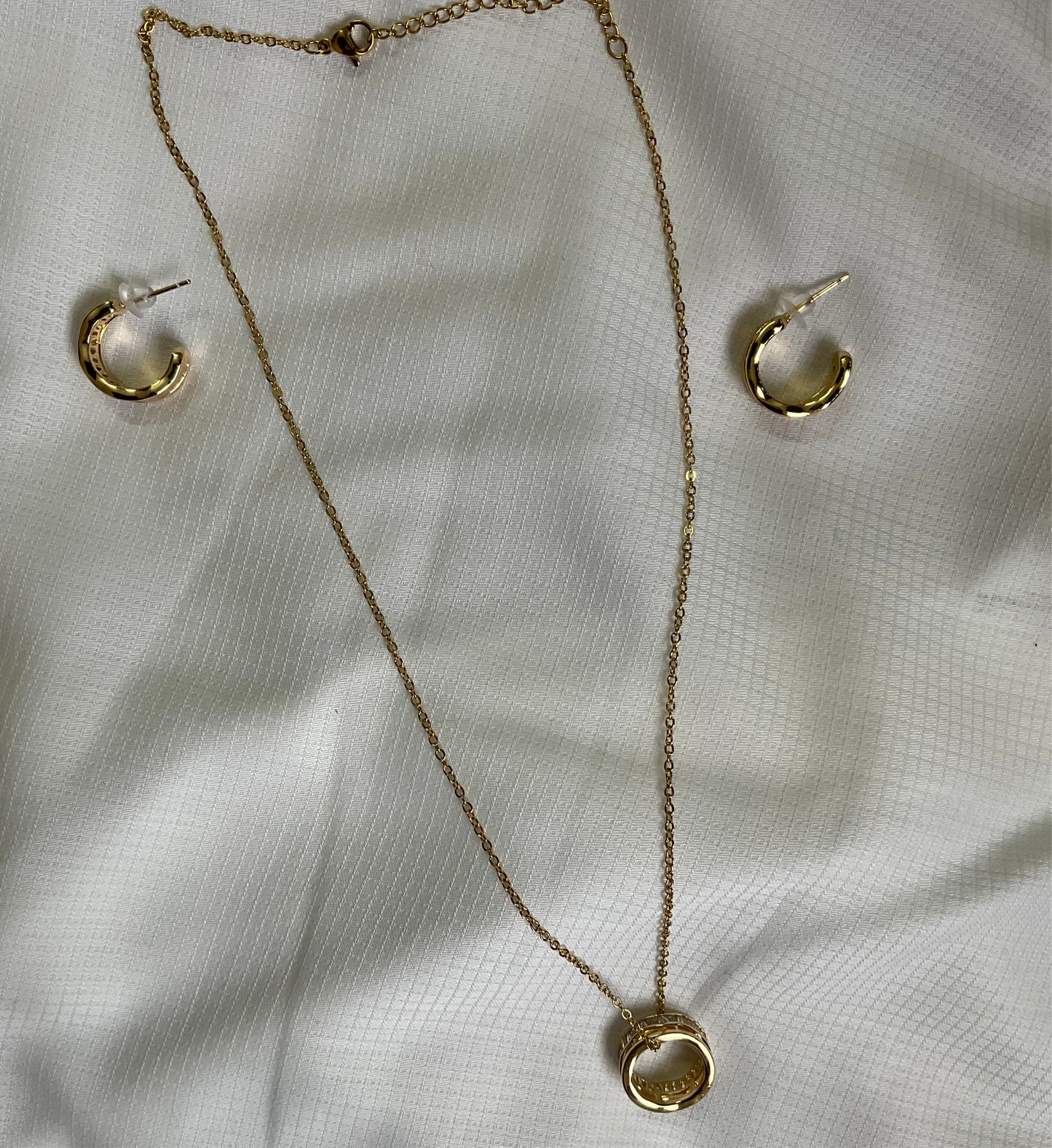Sylvia Neck Set